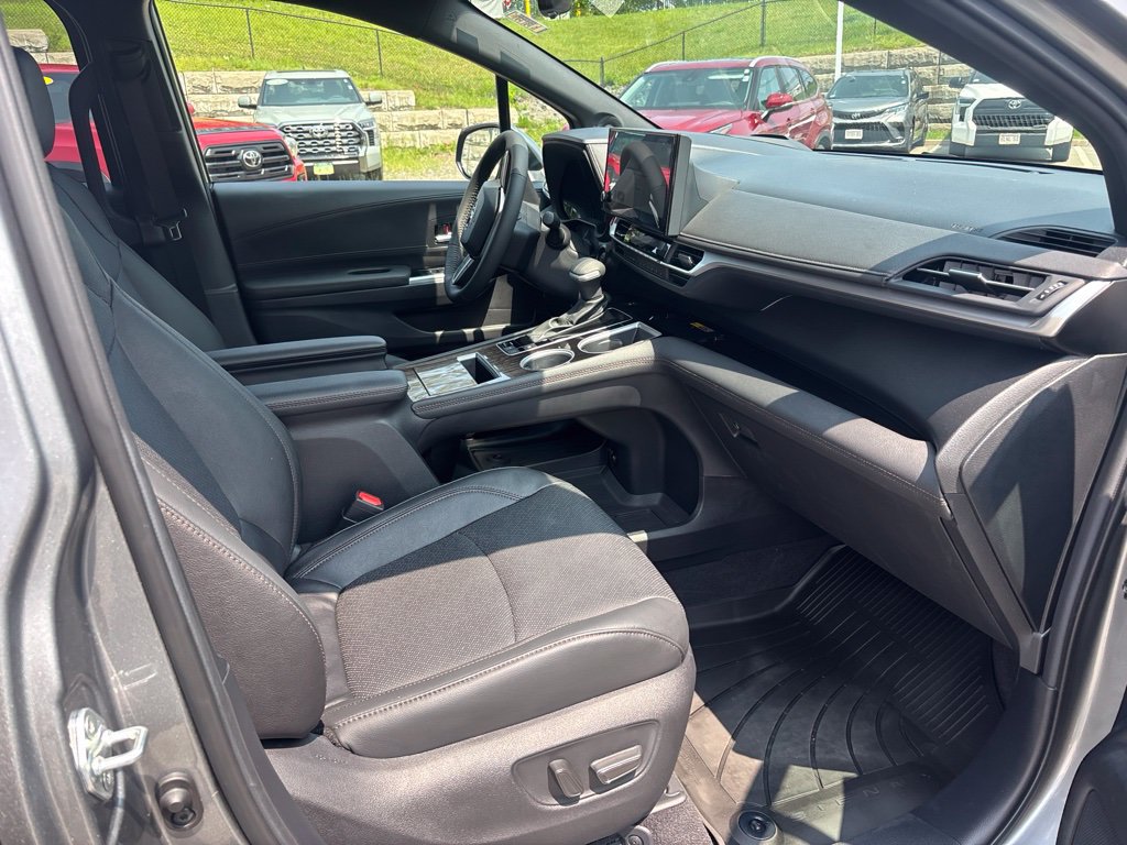 Used 2026 Toyota Sienna Platinum AWD/4WD image 14
