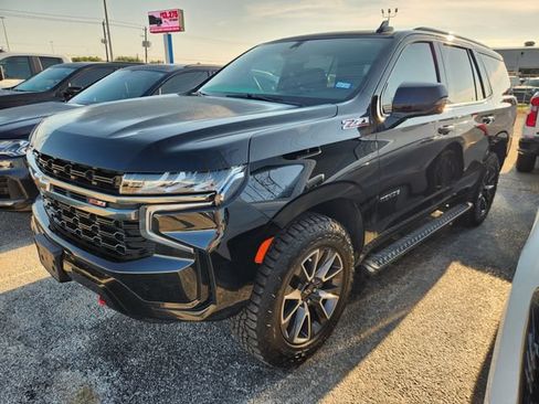 Used 2021 Chevrolet Tahoe Z71 w/ Luxury Package AWD/4WD image 3