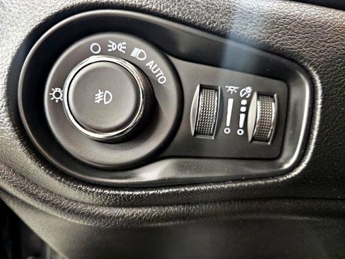 Used 2019 Jeep Renegade Latitude image 20