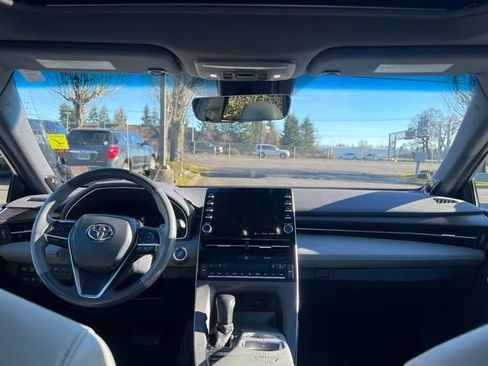 Used 2020 Toyota Avalon Limited image 14