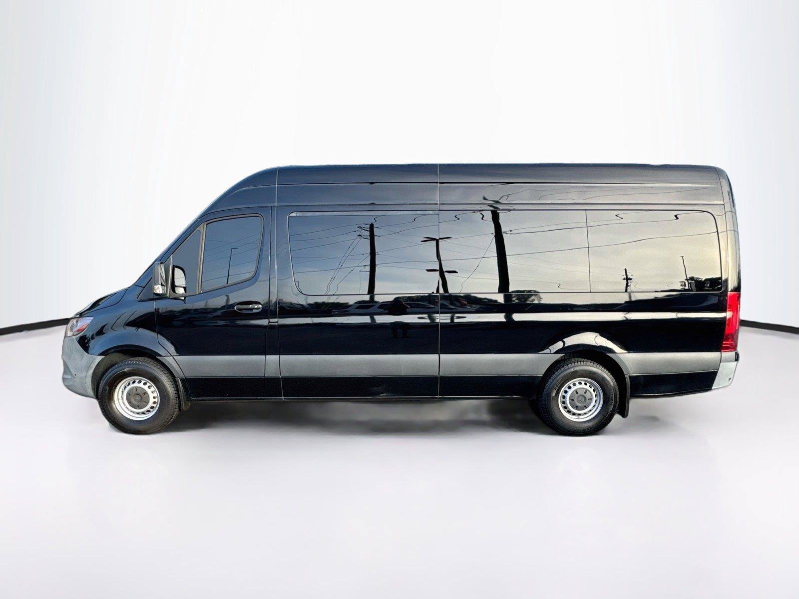 Used 2022 Mercedes-Benz Sprinter 2500 image 2