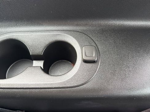 Used 2020 Cadillac Escalade ESV Premium Luxury w/ LPO, Radiant Package image 18