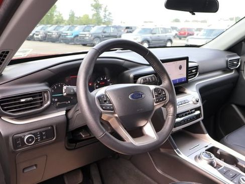 Used 2024 Ford Explorer XLT w/ Equipment Group 202A AWD/4WD image 10