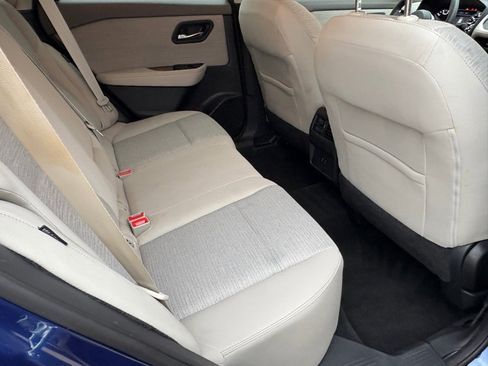 Used 2022 Nissan Rogue SV image 29