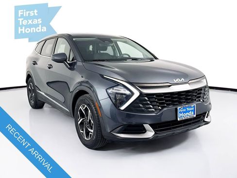 Used 2023 Kia Sportage LX image 1