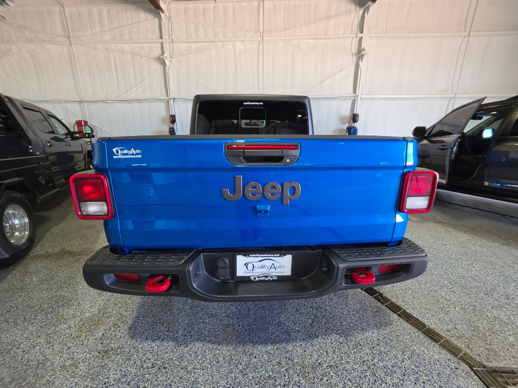 Used 2023 Jeep Gladiator Rubicon w/ Cold Weather Group AWD/4WD image 2