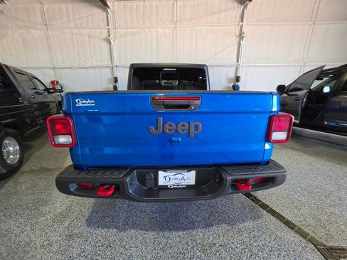 Used 2023 Jeep Gladiator Rubicon w/ Cold Weather Group AWD/4WD image 2