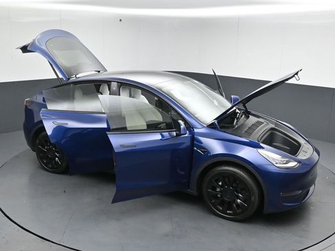 Used 2022 Tesla Model Y Long Range image 45
