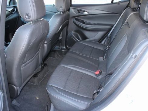 Certified 2022 Buick Encore GX Essence image 5