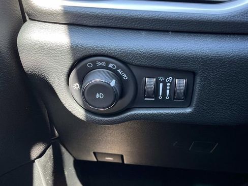 New 2026 Chrysler Pacifica Select image 21