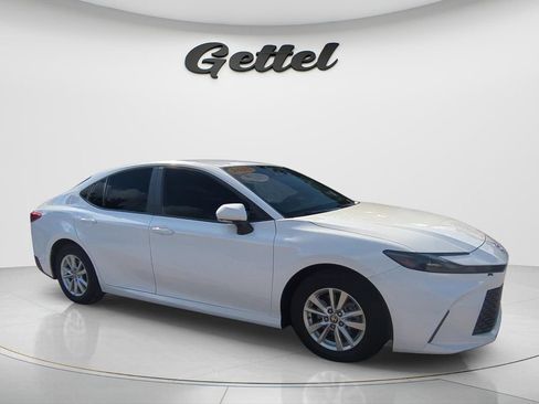 Used 2025 Toyota Camry LE FWD image 3