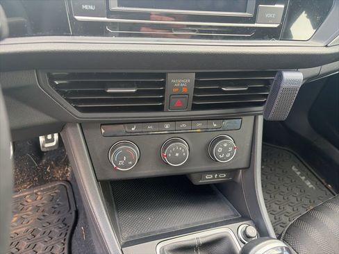 Used 2024 Volkswagen Jetta Sport image 15