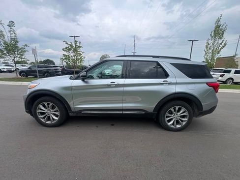 Used 2024 Ford Explorer XLT w/ Equipment Group 202A AWD/4WD image 8