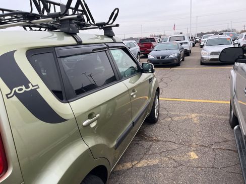 Used 2012 Kia Soul + w/ Audio Pkg image 15