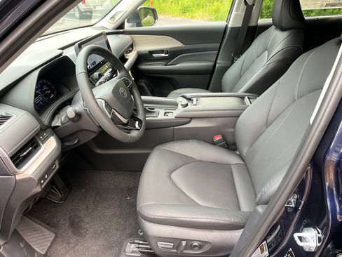 New 2026 Toyota Grand Highlander AWD image 9
