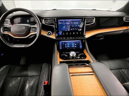Used 2024 Jeep Grand Wagoneer Series III w/ Rear-Seat Entertainment Group AWD/4WD image 18