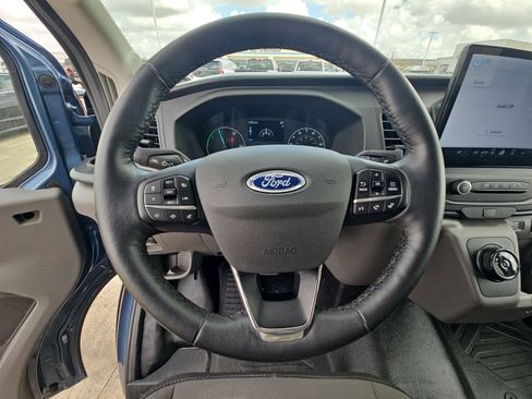 Used 2024 Ford E-Transit Base image 17