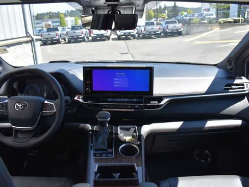 Certified 2026 Toyota Sienna Platinum AWD/4WD image 26