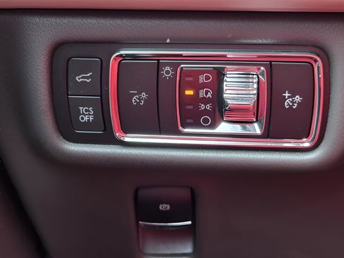 Used 2023 Lincoln Nautilus FWD w/ Premium Package image 17