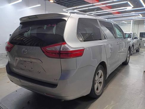 Used 2017 Toyota Sienna LE image 5