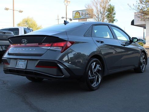 Used 2025 Hyundai Elantra Sport FWD image 6