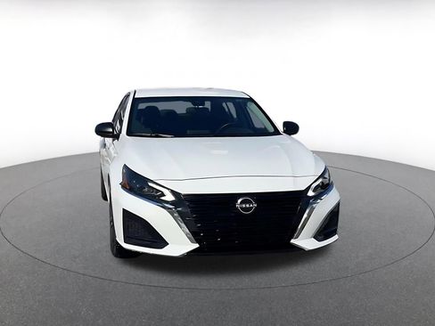 Used 2025 Nissan Altima 2.5 SV image 3