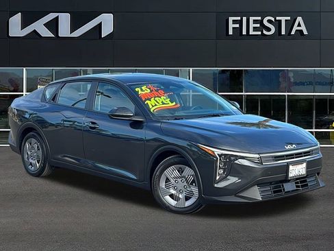Used 2025 Kia K4 LX image 1
