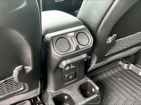 Used 2025 Jeep Gladiator Rubicon AWD/4WD image 11