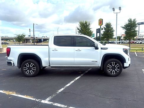 Used 2024 GMC Sierra 1500 AT4 w/ Technology Package AWD/4WD image 5
