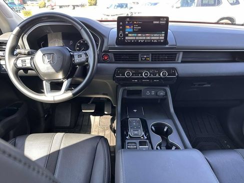 Used 2025 Honda Pilot EX-L image 16