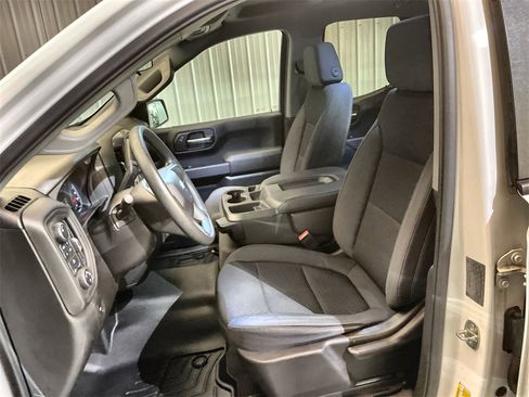 Used 2019 Chevrolet Silverado 1500 Custom w/ Custom Value Package image 17