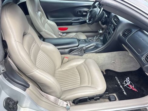 Used 1999 Chevrolet Corvette Convertible w/ Memory Pkg image 17