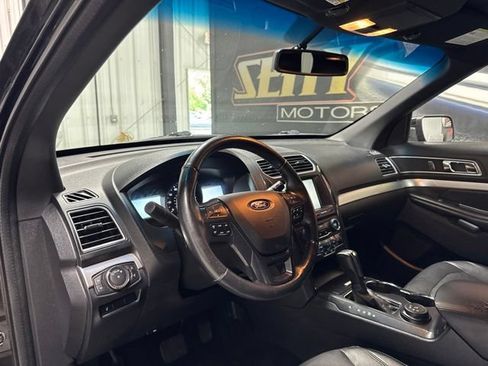 Used 2016 Ford Explorer XLT w/ Equipment Group 202A AWD/4WD image 5