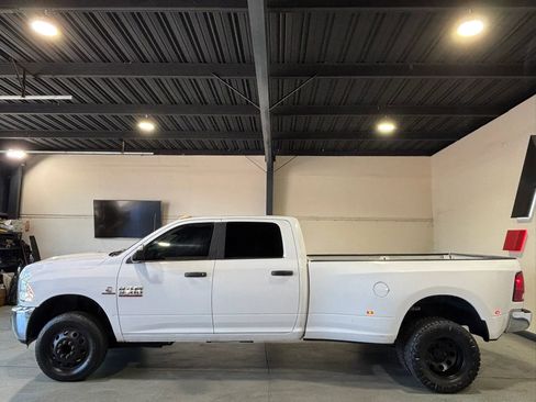 Used 2018 RAM 3500 SLT w/ Luxury Group AWD/4WD image 4