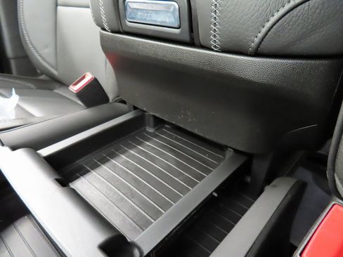 Used 2025 GMC Yukon Denali image 27