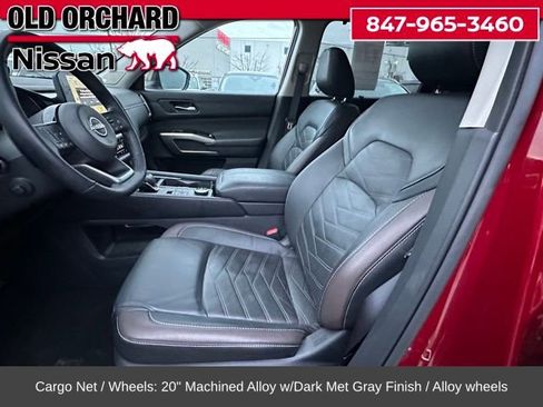 Used 2023 Nissan Pathfinder Platinum image 9