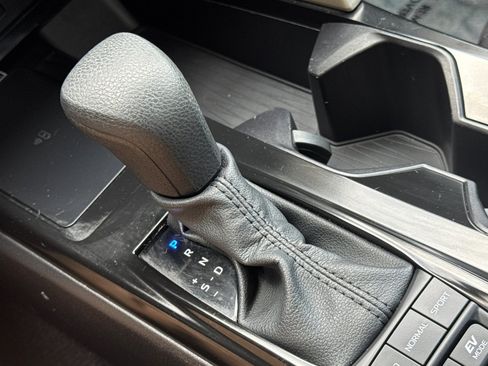 Used 2025 Toyota Camry LE image 17