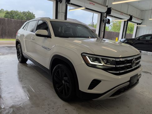 Used 2023 Volkswagen Atlas Cross Sport SE w/ Panoramic Sunroof Package FWD image 1