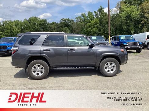 Used 2022 Toyota 4Runner SR5 Premium w/ Moonroof Package AWD/4WD image 8