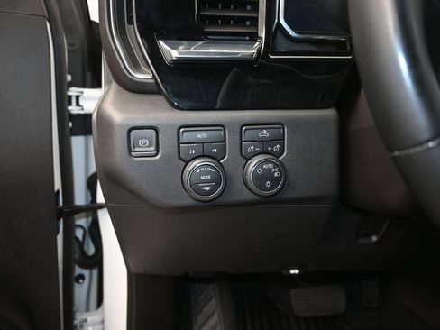 Used 2024 Chevrolet Silverado 1500 LT AWD/4WD image 12