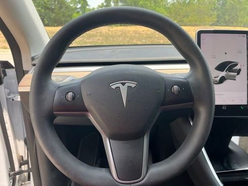 Used 2021 Tesla Model Y Long Range AWD/4WD image 16