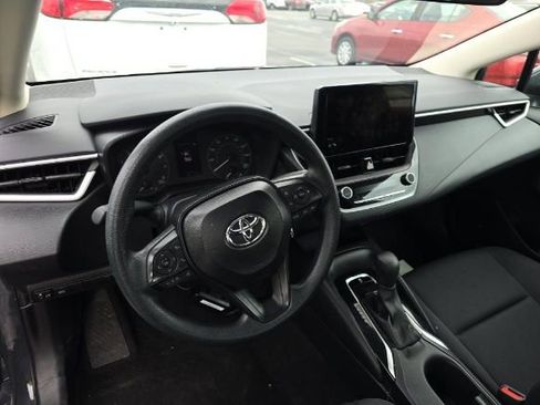 Used 2025 Toyota Corolla LE image 6