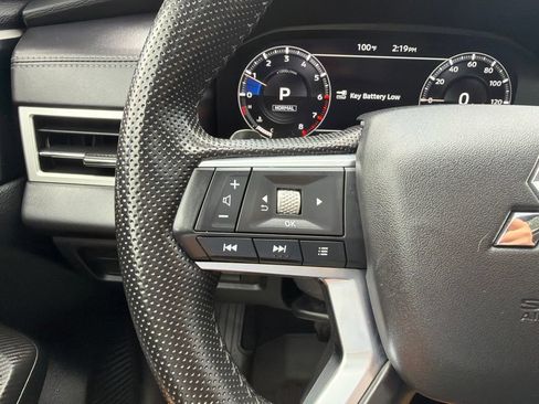 Used 2024 Mitsubishi Outlander SE Black Edition FWD image 16
