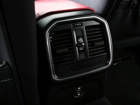 Certified 2022 Porsche Macan AWD image 21