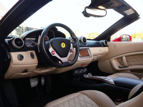 Used 2013 Ferrari California image 12