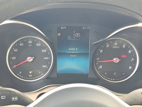 Used 2021 Mercedes-Benz GLC 300 w/ Premium Package image 2