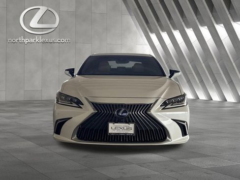 Used 2019 Lexus ES 300h Ultra Luxury w/ Accessory Package 2 image 7