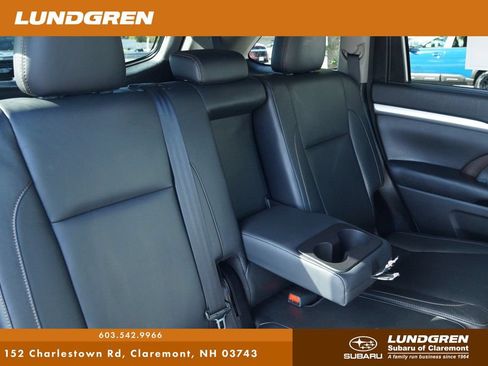 Used 2018 Toyota Highlander XLE w/ Carpet Mat Package (TMS) AWD/4WD image 27