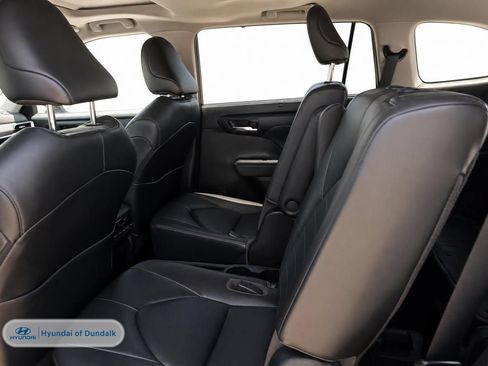 Used 2023 Toyota Highlander XLE FWD image 12