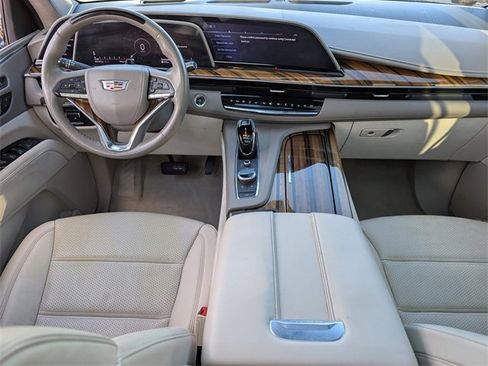 Used 2022 Cadillac Escalade ESV Premium Luxury Platinum image 9